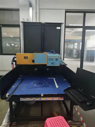 Nagy formátumú CO2 lézerjelző